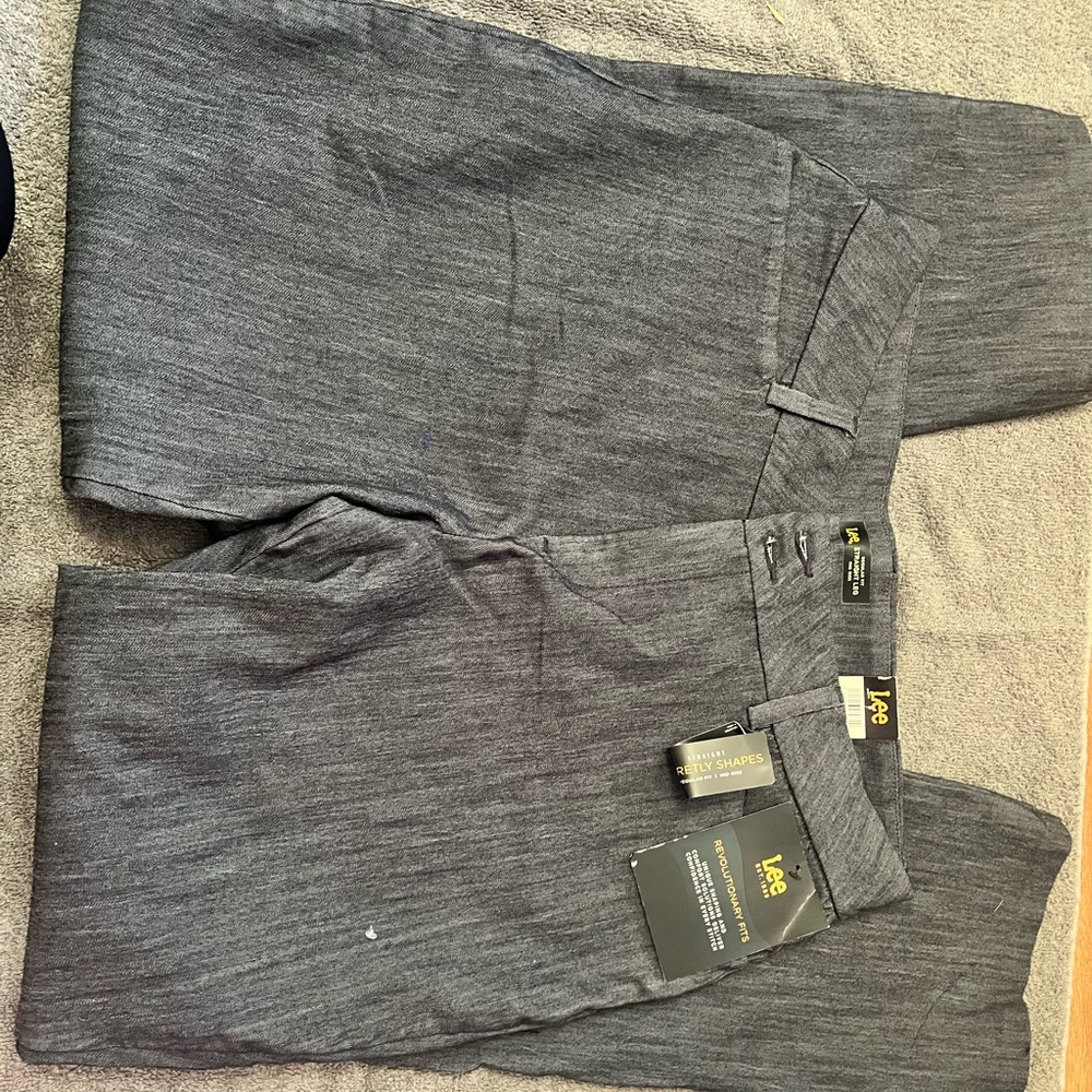 Lee Women’s 16 straight leg work pants NWT